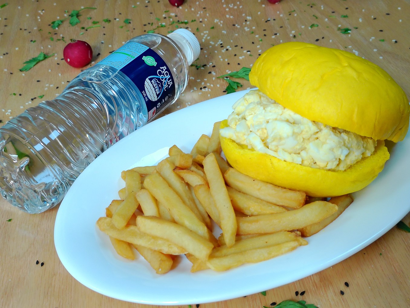 BOILED EGG POTATO BUN+FRIES+WATER