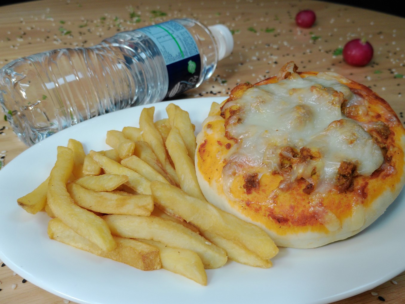 CHICKEN PIZZA+FRIES+WATER (MAX 20 MINS)