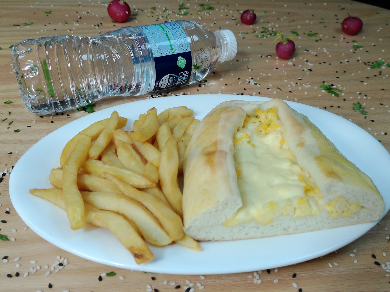 EGG CHEESE+FRIES+WATER (MAX 20 MINS)