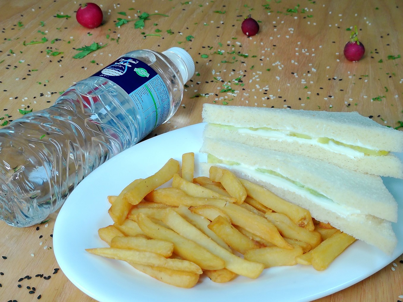 LABNA CHEESE CUCUMBER+FRIES+WATER