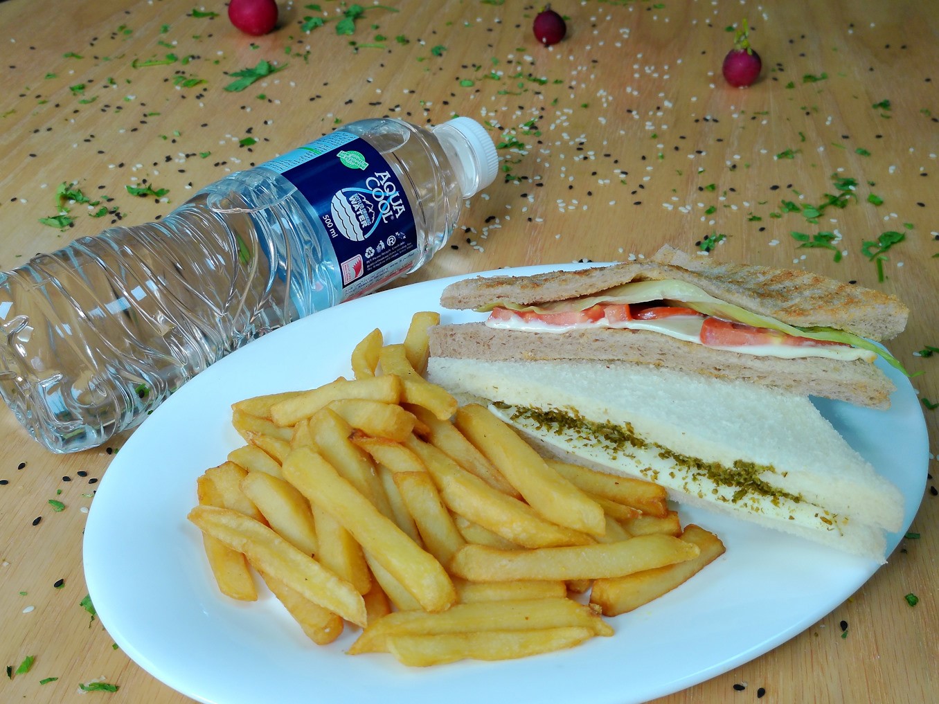 LABNA CHZ ZATER AND BROWN CHZ TOMATO+FRIES+WATER